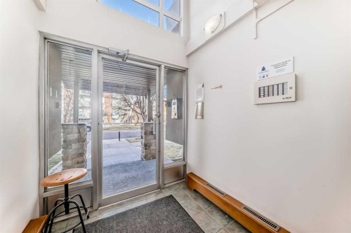 301-343 4 Avenue Ne, Calgary, AB - Indoor Photo Showing Other Room