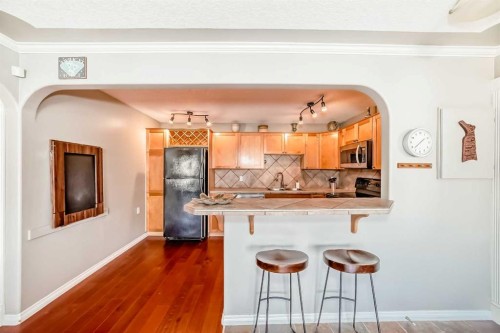 301-343 4 Avenue Ne, Calgary, AB - Indoor Photo Showing Kitchen