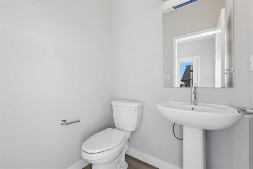 7007 Rangeview Avenue Se, Calgary, AB - Indoor Photo Showing Bathroom