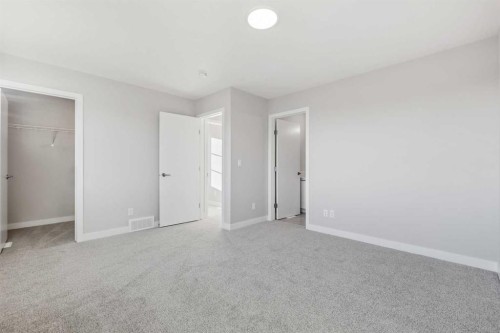 7007 Rangeview Avenue Se, Calgary, AB - Indoor Photo Showing Other Room