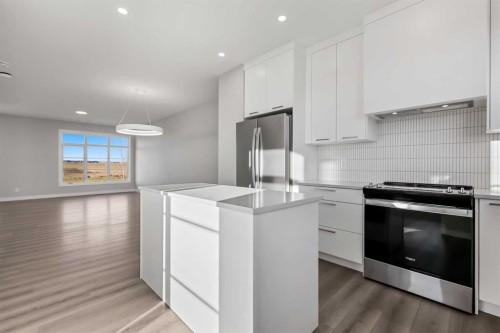 7007 Rangeview Avenue Se, Calgary, AB - Indoor Photo Showing Kitchen With Upgraded Kitchen