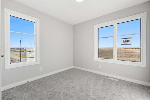 7007 Rangeview Avenue Se, Calgary, AB - Indoor Photo Showing Other Room