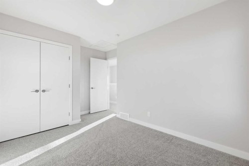 7007 Rangeview Avenue Se, Calgary, AB - Indoor Photo Showing Other Room