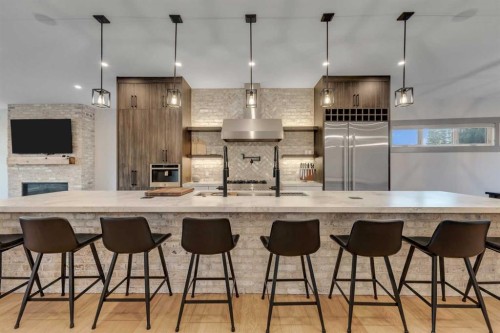 30 Roselawn Crescent Nw, Calgary, AB - Indoor Photo Showing Kitchen With Upgraded Kitchen