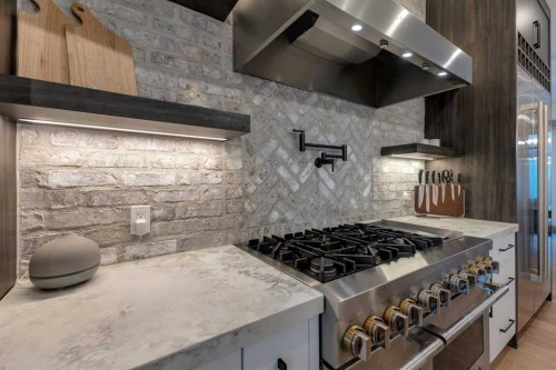 30 Roselawn Crescent Nw, Calgary, AB - Indoor Photo Showing Kitchen
