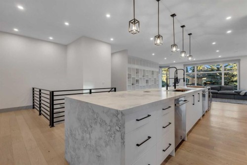 30 Roselawn Crescent Nw, Calgary, AB - Indoor Photo Showing Kitchen With Upgraded Kitchen