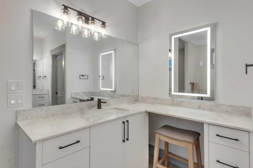 30 Roselawn Crescent Nw, Calgary, AB - Indoor Photo Showing Bathroom