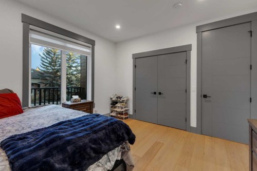 30 Roselawn Crescent Nw, Calgary, AB - Indoor Photo Showing Bedroom