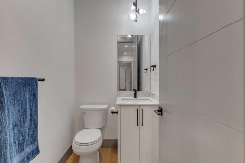 30 Roselawn Crescent Nw, Calgary, AB - Indoor Photo Showing Bathroom