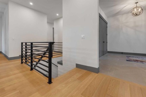 30 Roselawn Crescent Nw, Calgary, AB - Indoor Photo Showing Other Room