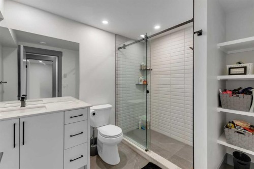 30 Roselawn Crescent Nw, Calgary, AB - Indoor Photo Showing Bathroom