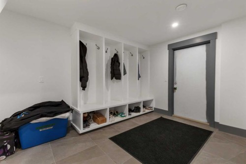 30 Roselawn Crescent Nw, Calgary, AB - Indoor Photo Showing Other Room