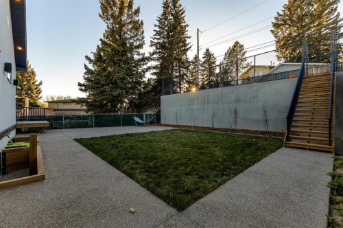 30 Roselawn Crescent Nw, Calgary, AB - Outdoor