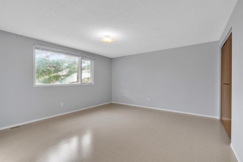 57 & 59 Dalton Bay Nw, Calgary, AB - Indoor Photo Showing Other Room