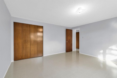 57 & 59 Dalton Bay Nw, Calgary, AB - Indoor Photo Showing Other Room