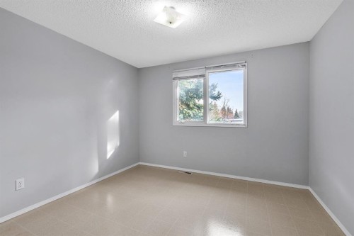 57 & 59 Dalton Bay Nw, Calgary, AB - Indoor Photo Showing Other Room