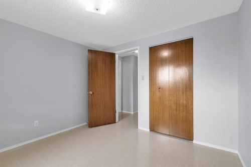 57 & 59 Dalton Bay Nw, Calgary, AB - Indoor Photo Showing Other Room