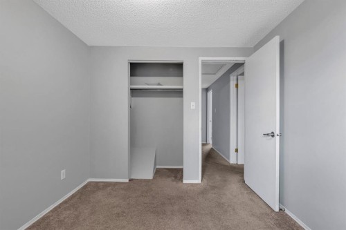 57 & 59 Dalton Bay Nw, Calgary, AB - Indoor Photo Showing Other Room