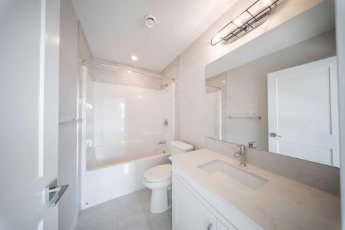 7202-1802 Mahogany Boulevard Se, Calgary, AB - Indoor Photo Showing Bathroom