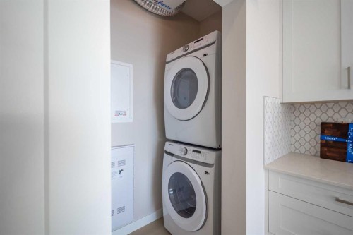 7202-1802 Mahogany Boulevard Se, Calgary, AB - Indoor Photo Showing Laundry Room