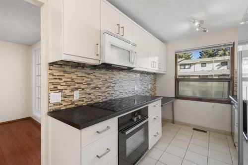 9-5400 Dalhousie Drive, Calgary, AB - Indoor Photo Showing Kitchen With Upgraded Kitchen