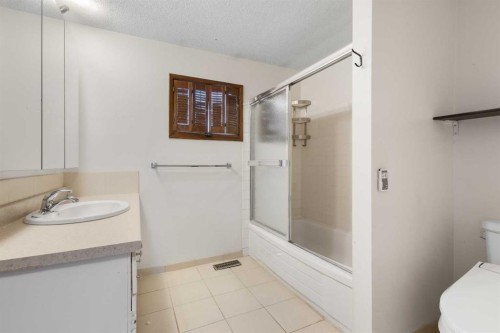 9-5400 Dalhousie Drive, Calgary, AB - Indoor Photo Showing Bathroom