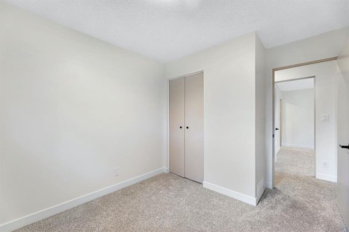 212 Midlawn Close Se, Calgary, AB - Indoor Photo Showing Other Room