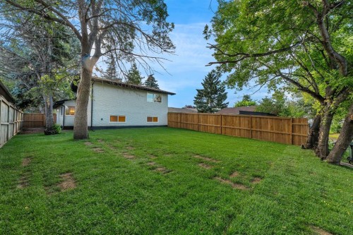 212 Midlawn Close Se, Calgary, AB - Outdoor