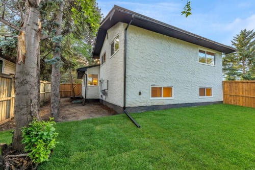 212 Midlawn Close Se, Calgary, AB - Outdoor With Exterior