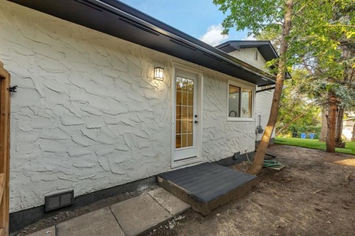 212 Midlawn Close Se, Calgary, AB - Outdoor