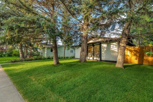 212 Midlawn Close Se, Calgary, AB - Outdoor
