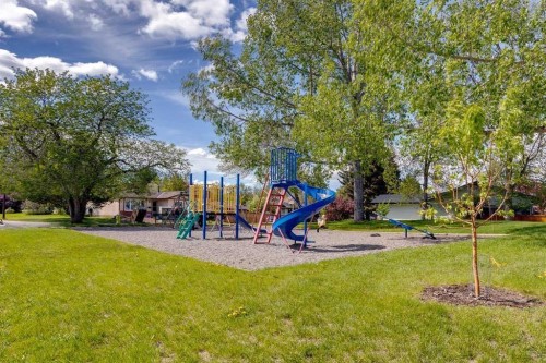 212 Midlawn Close Se, Calgary, AB - Outdoor