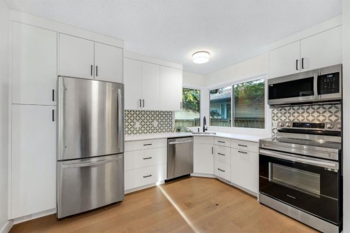 212 Midlawn Close Se, Calgary, AB - Indoor Photo Showing Kitchen With Stainless Steel Kitchen