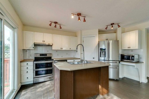 51 Inverness Grove Se, Calgary, AB - Indoor Photo Showing Kitchen With Double Sink