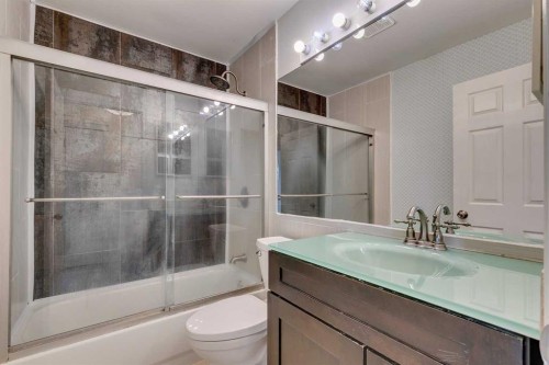 51 Inverness Grove Se, Calgary, AB - Indoor Photo Showing Bathroom