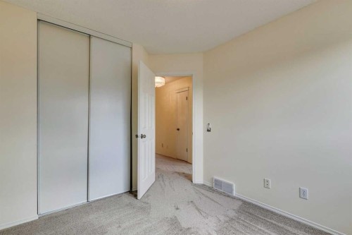 51 Inverness Grove Se, Calgary, AB - Indoor Photo Showing Other Room