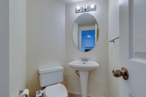 51 Inverness Grove Se, Calgary, AB - Indoor Photo Showing Bathroom