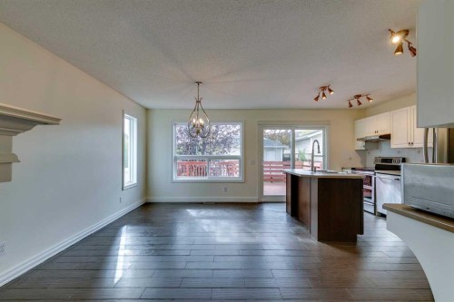 51 Inverness Grove Se, Calgary, AB - Indoor Photo Showing Kitchen
