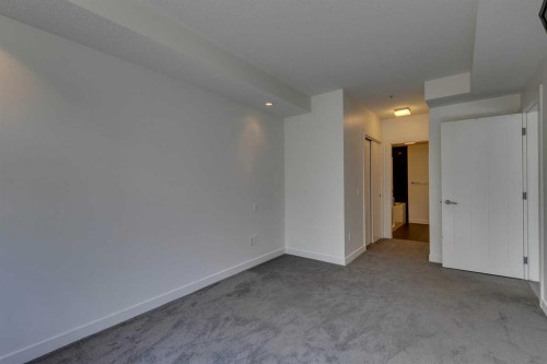 107-25 Aspenmont Heights Sw, Calgary, AB - Indoor Photo Showing Other Room