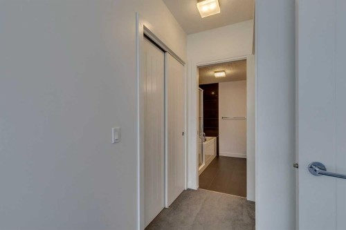 107-25 Aspenmont Heights Sw, Calgary, AB - Indoor Photo Showing Other Room