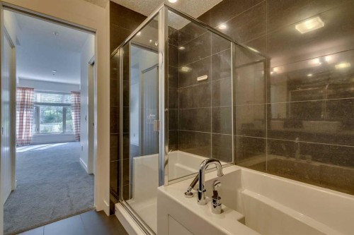 107-25 Aspenmont Heights Sw, Calgary, AB - Indoor Photo Showing Bathroom
