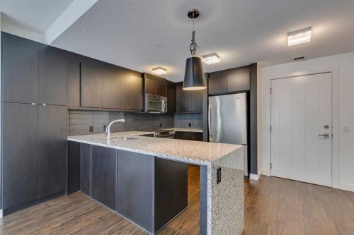 107-25 Aspenmont Heights Sw, Calgary, AB - Indoor Photo Showing Kitchen With Upgraded Kitchen
