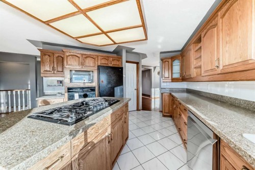 108 Pleasant View Heights, Rural Rocky View County, AB - Indoor Photo Showing Kitchen