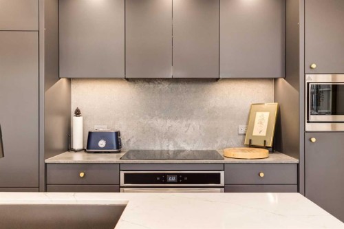 601-8445 Broadcast Avenue Sw, Calgary, AB - Indoor Photo Showing Kitchen