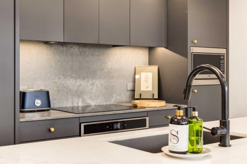 601-8445 Broadcast Avenue Sw, Calgary, AB - Indoor