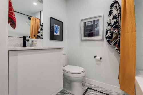 601-8445 Broadcast Avenue Sw, Calgary, AB - Indoor Photo Showing Bathroom