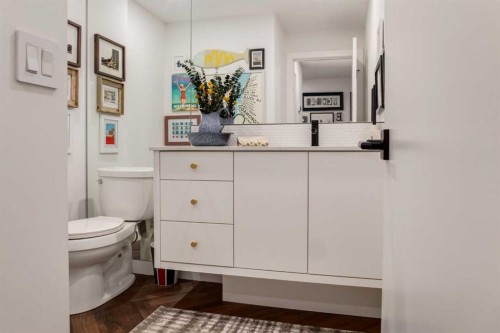 601-8445 Broadcast Avenue Sw, Calgary, AB - Indoor Photo Showing Bathroom