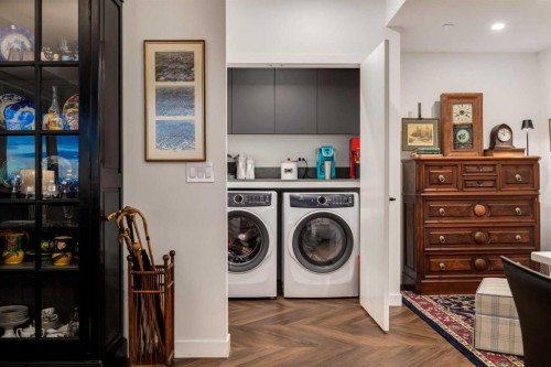 601-8445 Broadcast Avenue Sw, Calgary, AB - Indoor Photo Showing Laundry Room