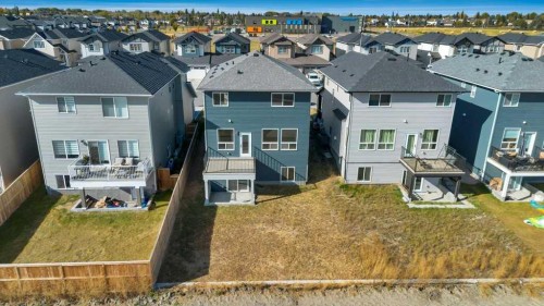 828 Edgefield Street, Strathmore, AB - Outdoor