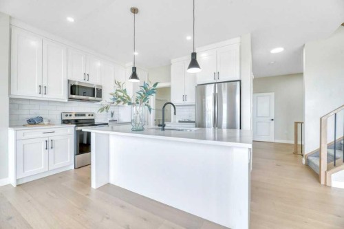 828 Edgefield Street, Strathmore, AB - Indoor Photo Showing Kitchen With Upgraded Kitchen